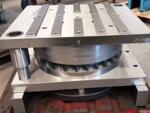 Matriz coaxial de doble efecto para operaciones simultáneas